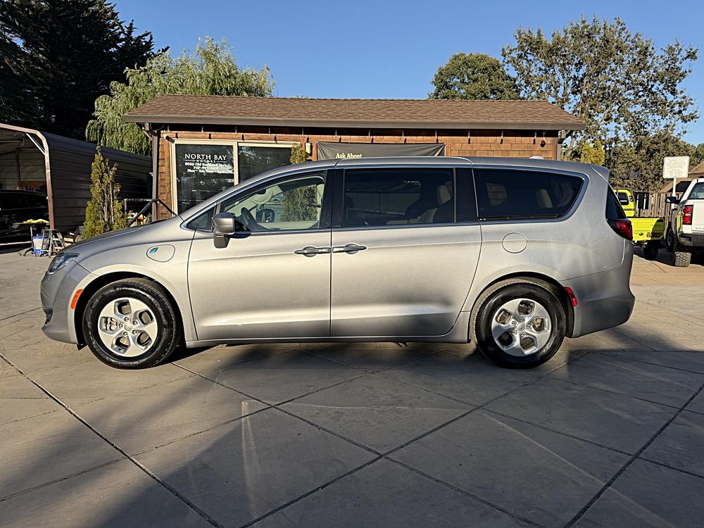 chrysler pacifica hybrid 2017 2C4RC1H71HR838223 image chrysler pacifica hybrid 2017 2C4RC1H71HR838223 image
